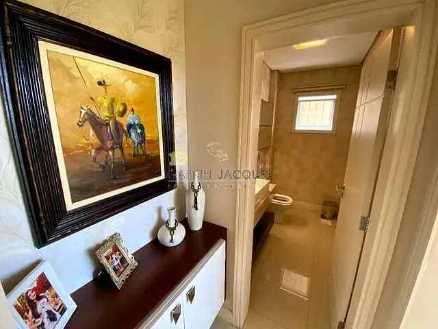 Casa com 360m² 4 quartos e 6 banheiros, à venda, no bairro Cidade Universitária Pedra Branca em Palhoça