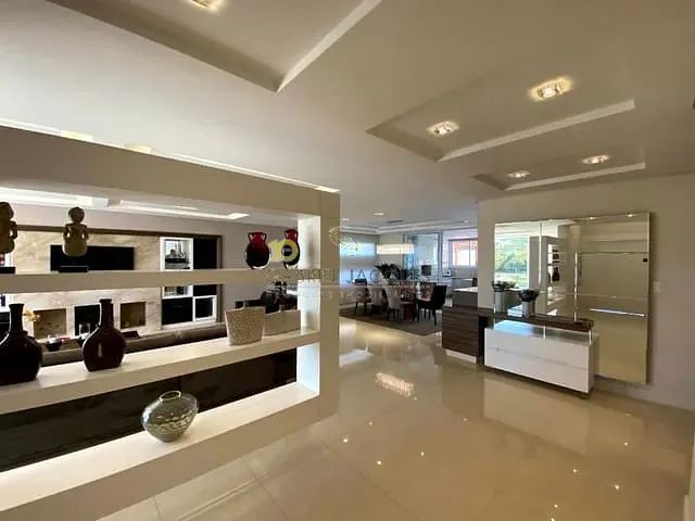 Casa com 360m² 4 quartos e 6 banheiros, à venda, no bairro Cidade Universitária Pedra Branca em Palhoça