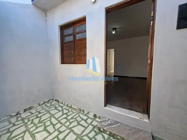 Casa 2 quartos e 1 banheiro, para alugar, no bairro Bateias em Vitória da Conquista