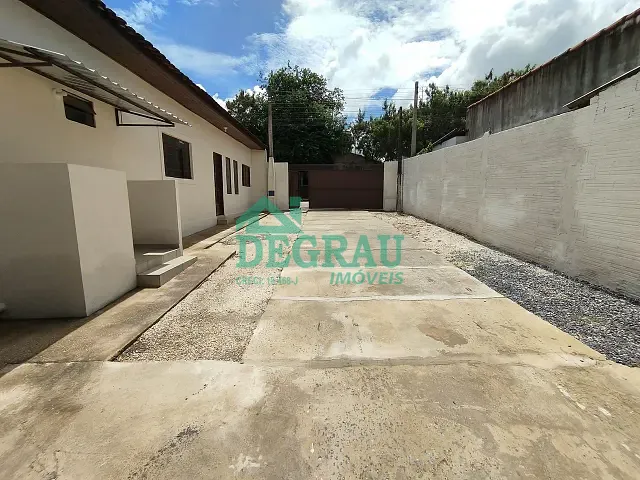Casa 2 quartos e 2 banheiros, para alugar, no bairro Parque Cimentolândia em Itapeva