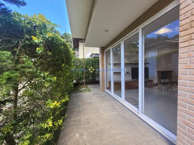 Casa 4 quartos e 4 banheiros, à venda, no bairro Nogueira em Petrópolis
