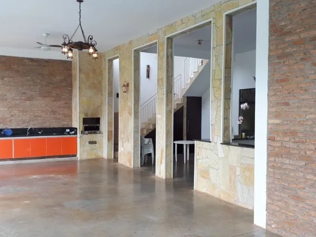 Casa com 2000m² 3 quartos e 5 banheiros, à venda, no bairro Estância Cabral em Cambé