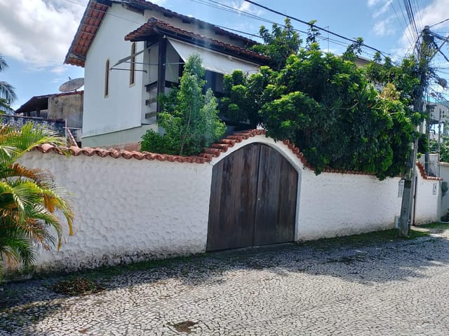 Casa com 360m² 3 quartos e 3 banheiros, à venda, no bairro Balneário Remanso em Rio das Ostras