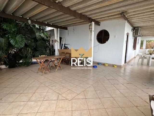 Casa com 1534m², à venda, no bairro Centro em Mangaratiba