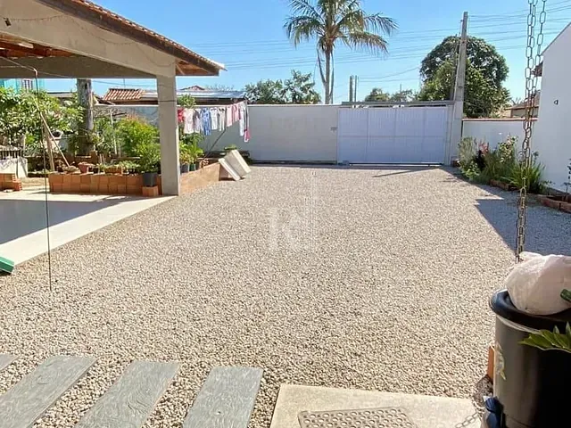 Casa 3 quartos e 2 banheiros, à venda, no bairro xv de novembro em Tijucas