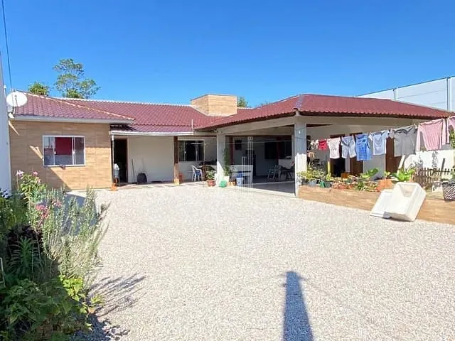 Casa 3 quartos e 2 banheiros, à venda, no bairro xv de novembro em Tijucas