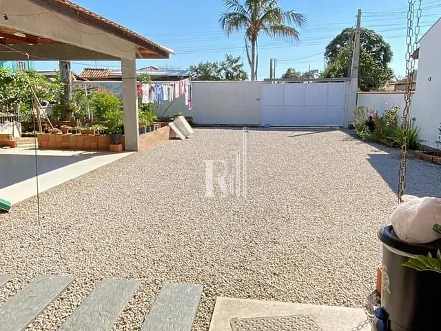 Casa 3 quartos e 2 banheiros, à venda, no bairro xv de novembro em Tijucas