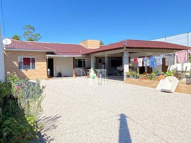 Casa 3 quartos e 2 banheiros, à venda, no bairro xv de novembro em Tijucas
