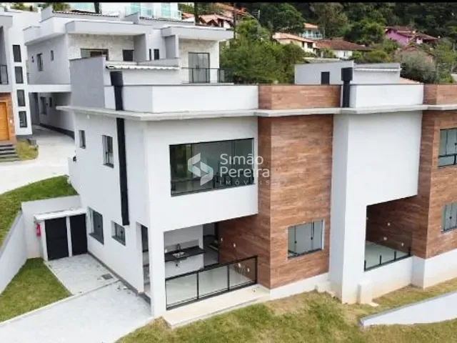 Casa com 151m² 3 quartos e 3 banheiros, à venda, no bairro Golfe em Teresópolis