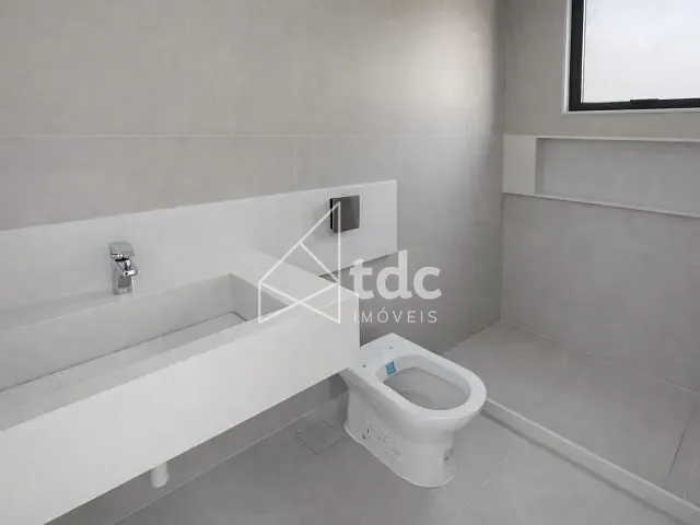 Casa com 510m² 4 quartos e 5 banheiros, à venda ou para alugar, no bairro Barra da Tijuca em Rio de Janeiro