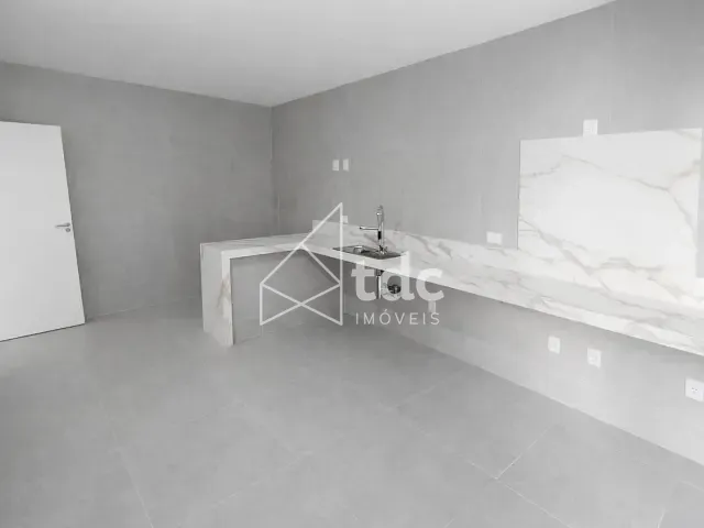 Casa com 510m² 4 quartos e 5 banheiros, à venda ou para alugar, no bairro Barra da Tijuca em Rio de Janeiro