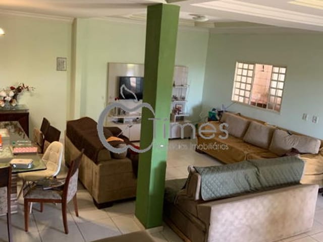 Casa com 569m² 4 quartos e 4 banheiros, à venda, no bairro Setor Sevene em Goiânia