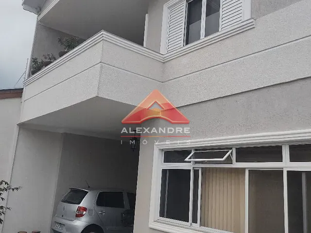 Casa 4 quartos e 2 banheiros, à venda, no bairro Jardim Ismênia em São José dos Campos