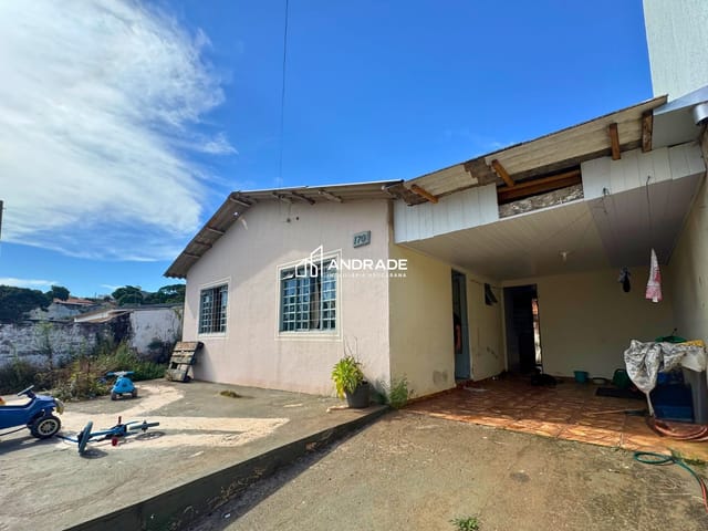 Casa com 293m² 2 quartos e 1 banheiro, à venda, no bairro Vila Martins em Apucarana