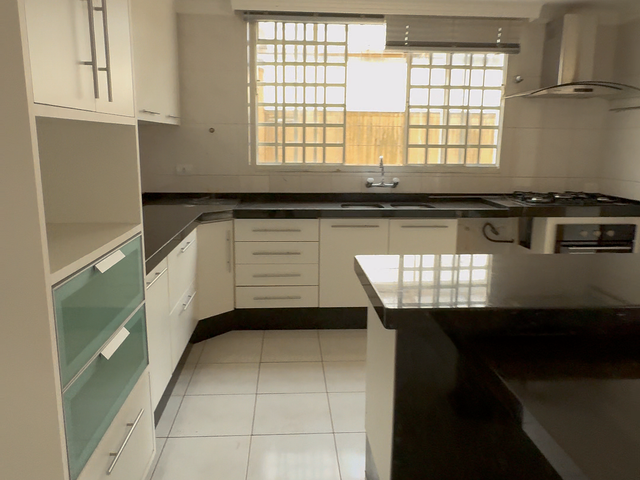 Foto do Casa - Sobrado 3 suítes c/ piscina no Petit Village | 255m² construídos | Av. Londrina - Zona 08 | Benites & Gonzaga Imóveis