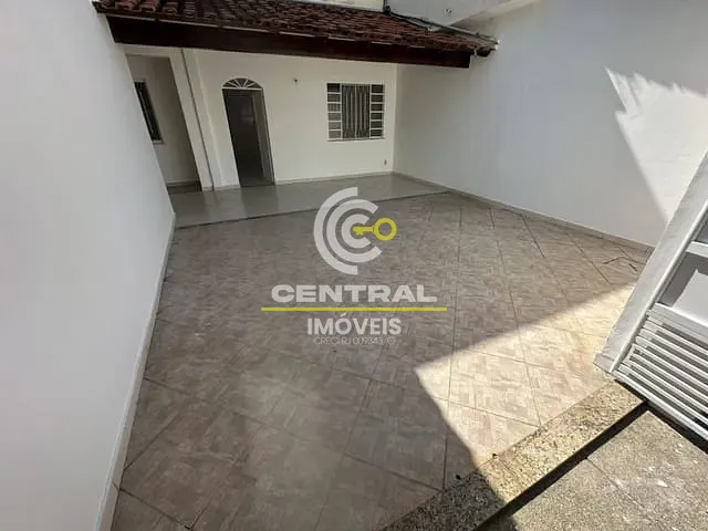 Casa 2 quartos e 1 banheiro, à venda ou para alugar, no bairro Centro em Itaboraí