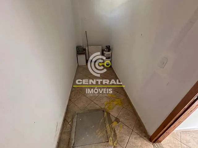 Casa 2 quartos e 1 banheiro, à venda ou para alugar, no bairro Centro em Itaboraí