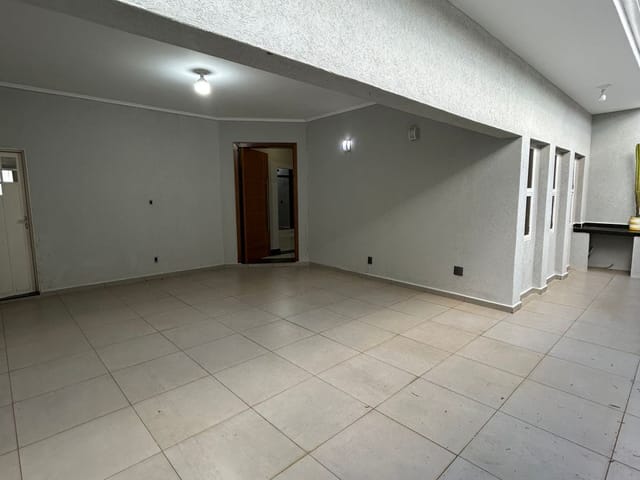 Casa com 275m² 3 quartos e 3 banheiros, à venda, no bairro Parque Residencial Nova Franca em Franca