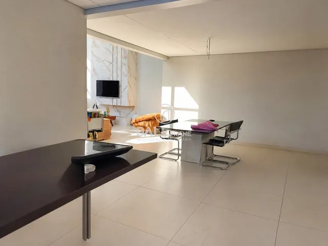 Casa com 1500m² 4 quartos e 6 banheiros, à venda, no bairro Setor Habitacional Arniqueira (Águas Claras) em Brasília