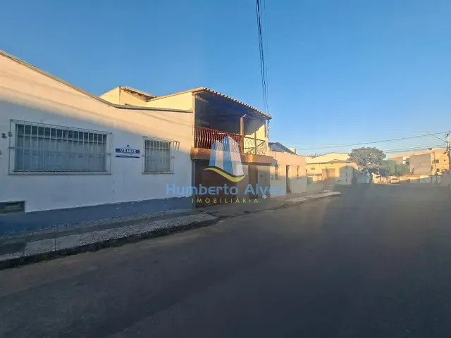 Casa com 180m² 3 quartos e 1 banheiro, à venda, no bairro Centro em Vitória da Conquista