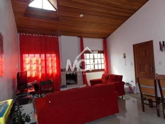 Casa 4 quartos e 3 banheiros, à venda, no bairro Areal em Pelotas