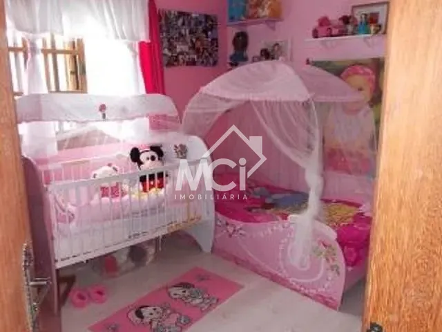Casa 4 quartos e 3 banheiros, à venda, no bairro Areal em Pelotas