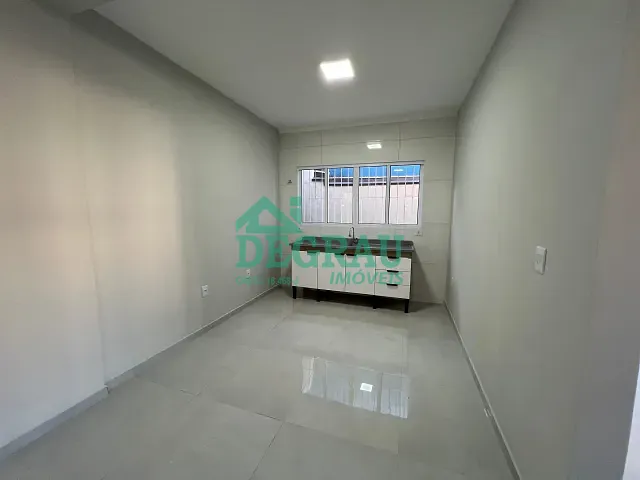 Casa 2 quartos e 1 banheiro, para alugar, no bairro Vila Nova em Itapeva