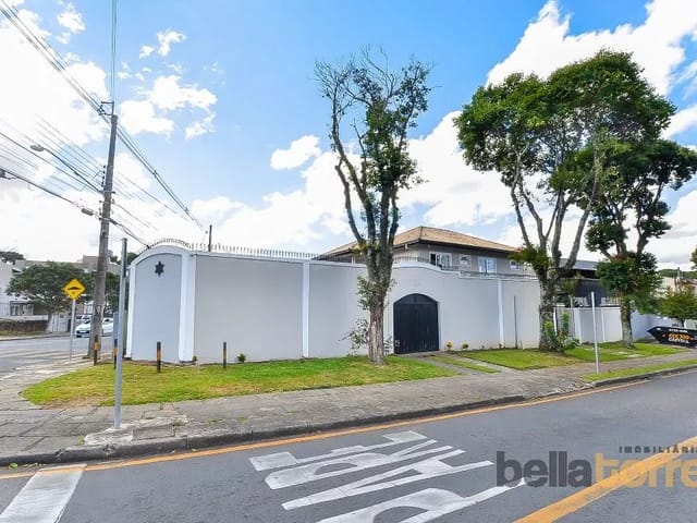 Prédio com 416m², à venda, no bairro Água Verde em Curitiba