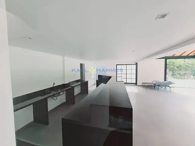Casa 4 quartos e 2 banheiros, à venda, no bairro Itaipava em Petrópolis