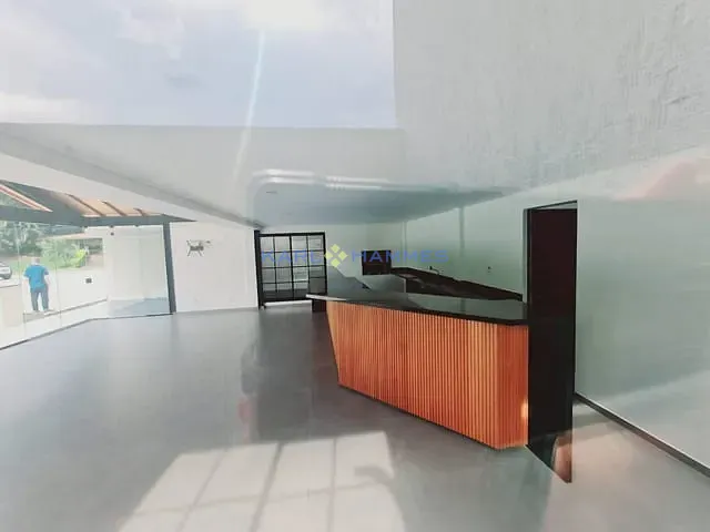 Casa 4 quartos e 2 banheiros, à venda, no bairro Itaipava em Petrópolis