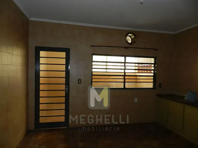 Casa com 250m² 2 quartos e 1 banheiro, para alugar, no bairro Centro em Serrana