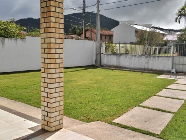 Casa com 456m² 2 quartos e 2 banheiros, à venda, no bairro Cachoeira do Bom Jesus em Florianópolis