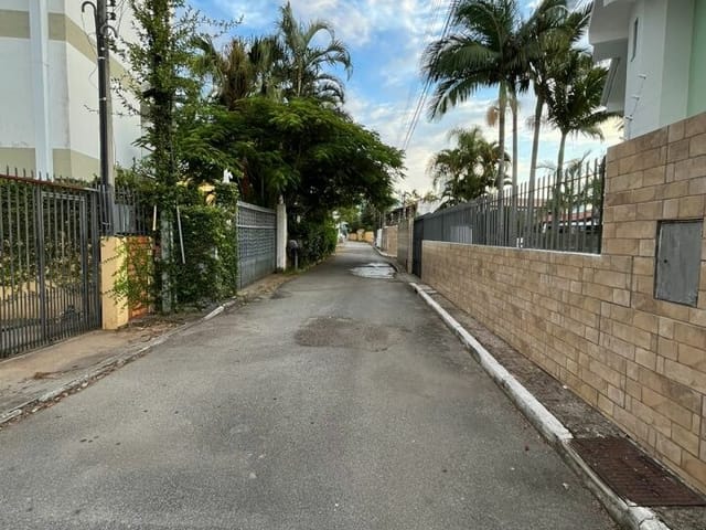 Casa com 456m² 2 quartos e 2 banheiros, à venda, no bairro Cachoeira do Bom Jesus em Florianópolis