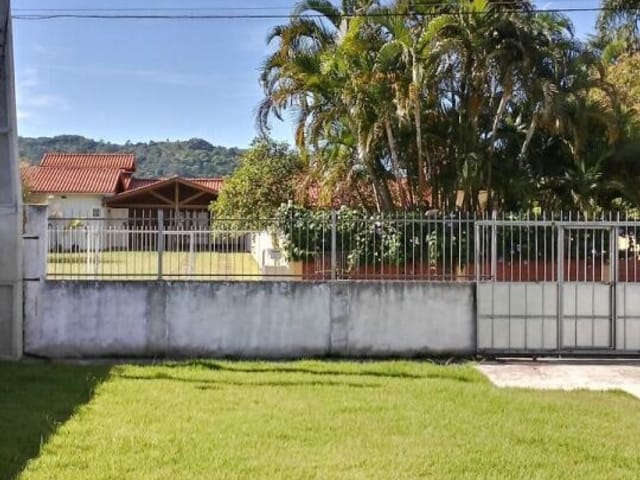 Casa com 456m² 2 quartos e 2 banheiros, à venda, no bairro Cachoeira do Bom Jesus em Florianópolis