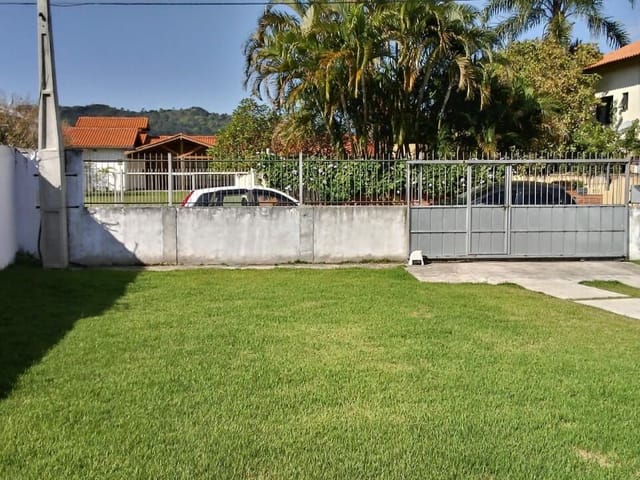 Casa com 456m² 2 quartos e 2 banheiros, à venda, no bairro Cachoeira do Bom Jesus em Florianópolis
