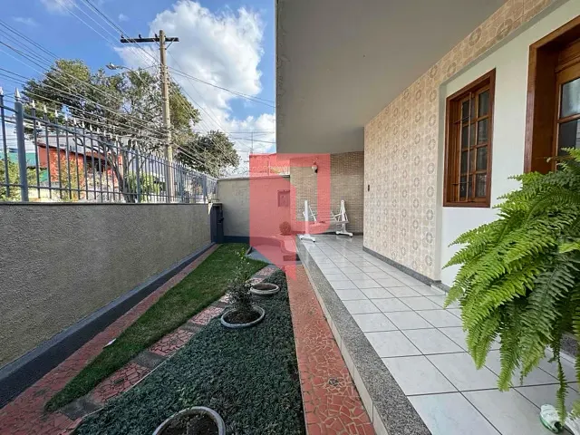 Casa com 405m² 3 quartos e 2 banheiros, à venda, no bairro Caiçaras em Belo Horizonte