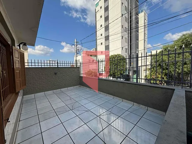 Casa com 405m² 3 quartos e 2 banheiros, à venda, no bairro Caiçaras em Belo Horizonte