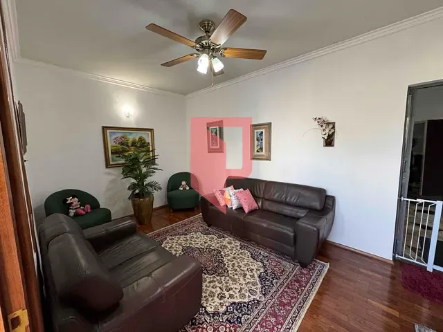 Casa com 405m² 3 quartos e 2 banheiros, à venda, no bairro Caiçaras em Belo Horizonte