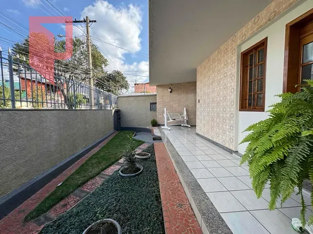 Casa com 405m² 3 quartos e 2 banheiros, à venda, no bairro Caiçaras em Belo Horizonte