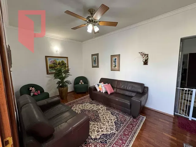 Casa com 405m² 3 quartos e 2 banheiros, à venda, no bairro Caiçaras em Belo Horizonte