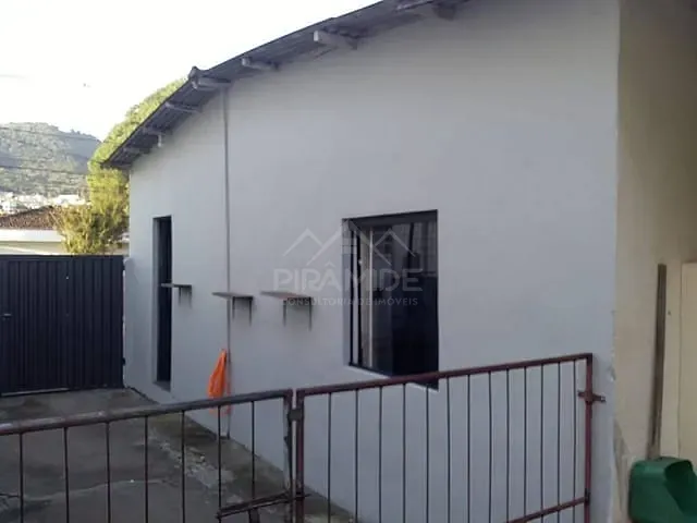 Casa com 400m² 2 quartos e 1 banheiro, à venda, no bairro Country Club em Poços de Caldas
