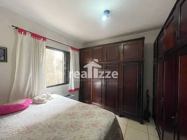 Casa com 247m² 3 quartos e 1 banheiro, à venda, no bairro Jardim Isaura em Itapira