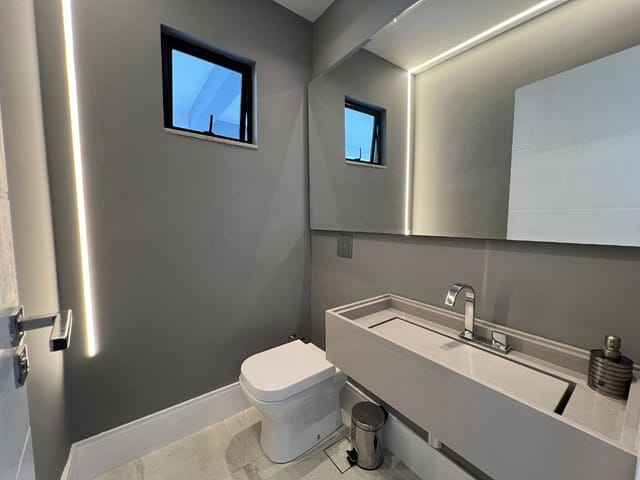 Casa com 500m² 4 quartos e 1 banheiro, à venda, no bairro Campo Grande em Rio de Janeiro