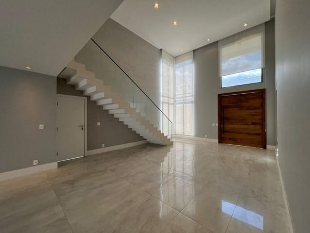 Casa com 500m² 4 quartos e 1 banheiro, à venda, no bairro Campo Grande em Rio de Janeiro