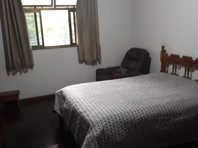Casa com 756m² 3 quartos e 2 banheiros, à venda, no bairro Carlos Chagas em Juiz de Fora