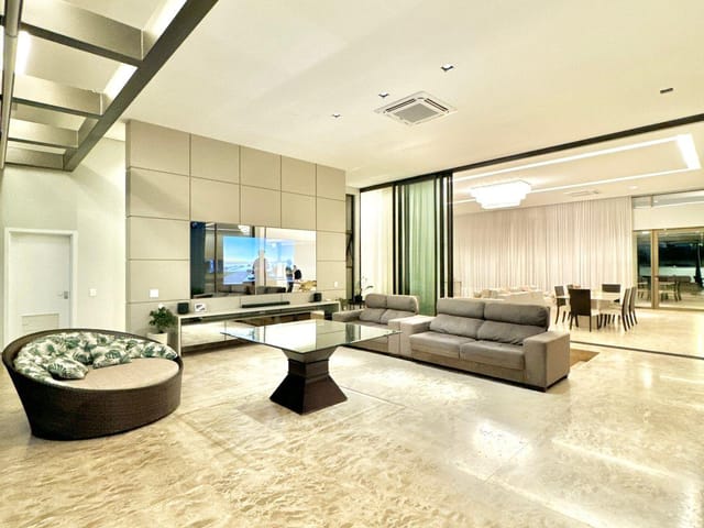 Casa com 2500m² 4 quartos e 5 banheiros, à venda, no bairro Park Way em Brasília