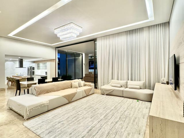 Casa com 2500m² 4 quartos e 5 banheiros, à venda, no bairro Park Way em Brasília