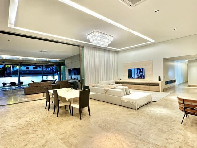 Casa com 2500m² 4 quartos e 5 banheiros, à venda, no bairro Park Way em Brasília