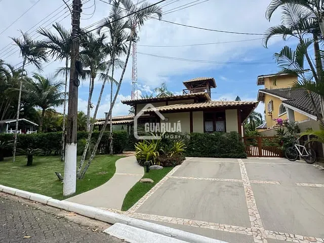 Casa 4 quartos e 5 banheiros, à venda, no bairro Balneário Praia do Pernambuco em Guarujá