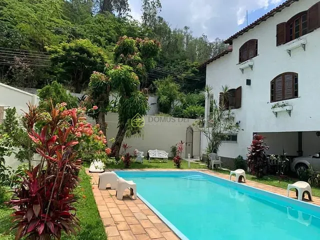 Casa 4 quartos e 3 banheiros, à venda, no bairro Santa Rosa em Barra Mansa